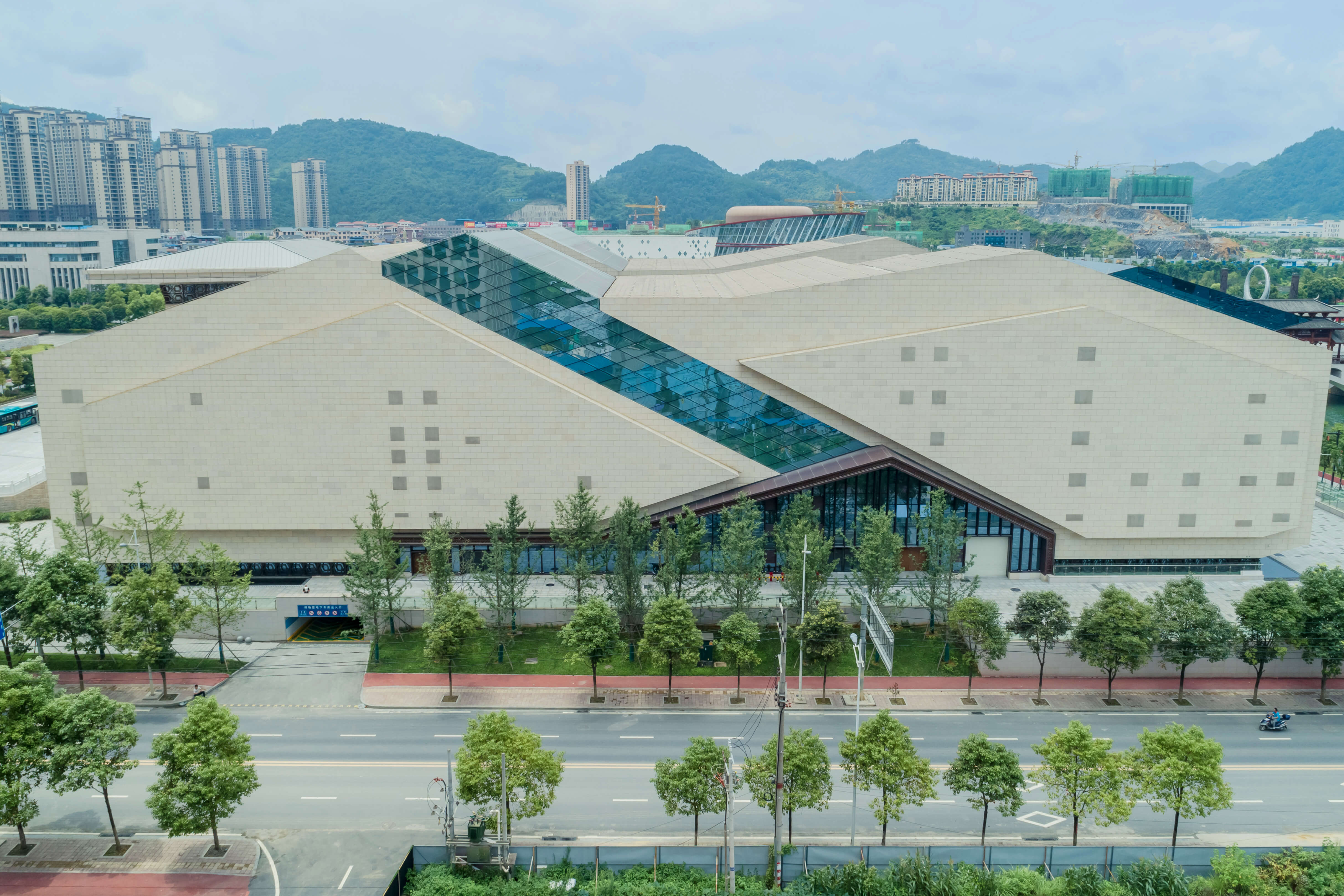 38湘西武陵山文化园项目（获2018-2019第一批鲁班奖）